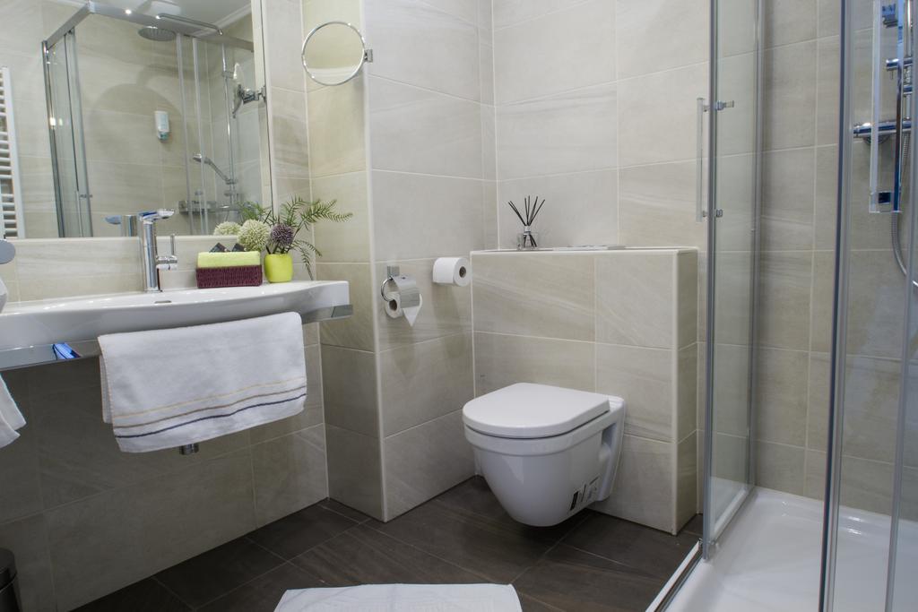 College Garden Hotel Bad Voeslau Quarto foto